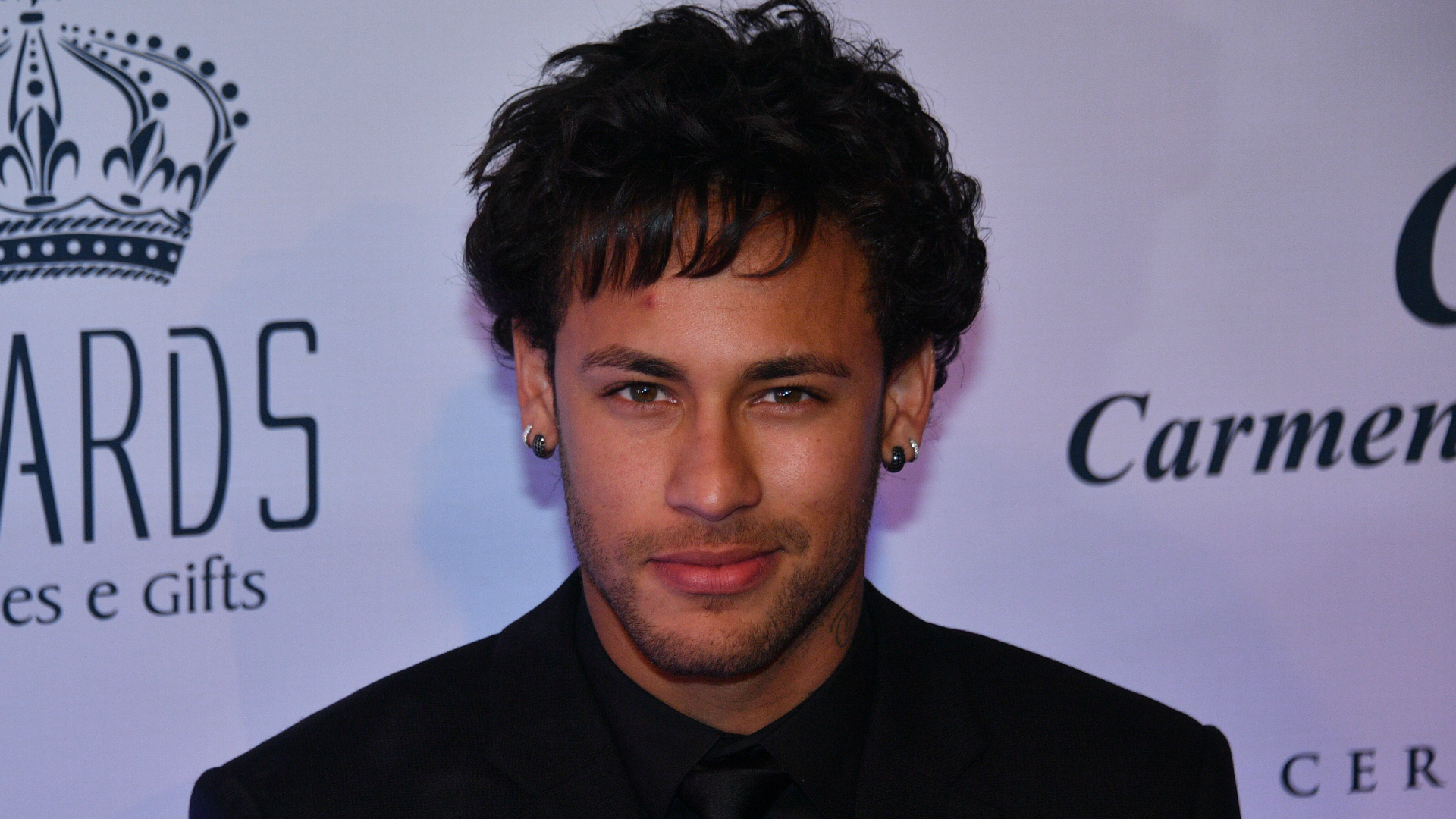 Neymar 2.0 nuovo taglio di capelli e rottura con la fidanzata